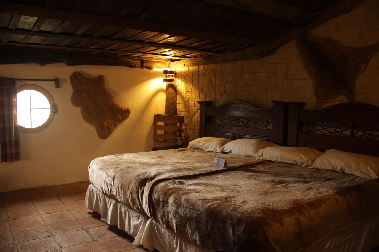The Hobbit La Comarca Hotel Nueva San Salvador Exterior photo