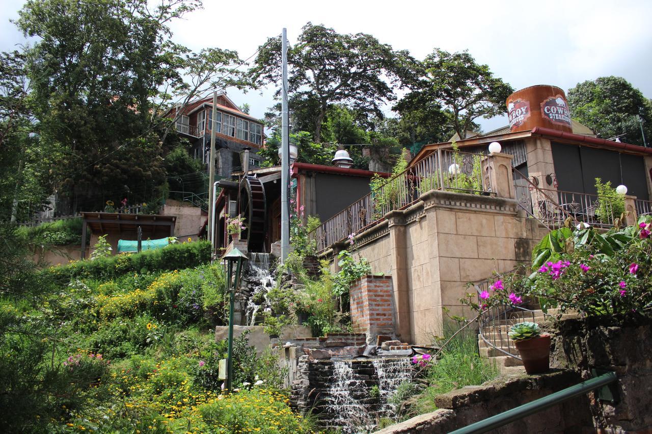 The Hobbit La Comarca Hotel Nueva San Salvador Exterior photo